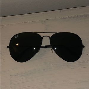 Black aviator Ray bans